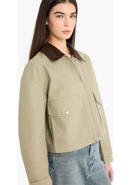 Regular Fit Kontrast Yakalı Fermuarlı Cepli Crop Mont (25 Au)