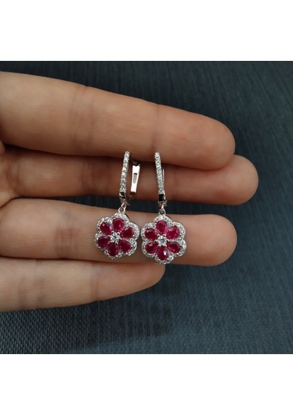 925 Ayar Çiçek Tasarımlı Kadın Gümüş Küpe -Sade ve Şık