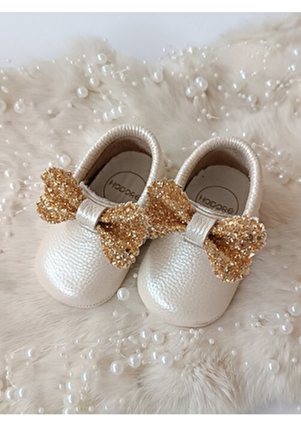 Krem Hakiki Deri Bebek Mokasen Şık Tasarım ve Kolay Giydirme Özelliğiyle