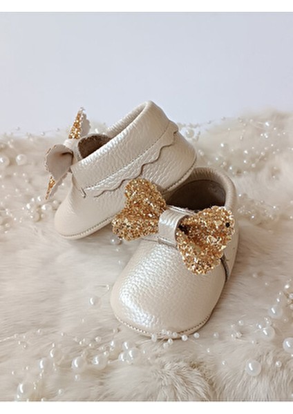 Krem Hakiki Deri Bebek Mokasen Şık Tasarım ve Kolay Giydirme Özelliğiyle fiyatları
