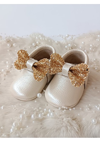 Krem Hakiki Deri Bebek Mokasen Şık Tasarım ve Kolay Giydirme Özelliğiyle fırsatları