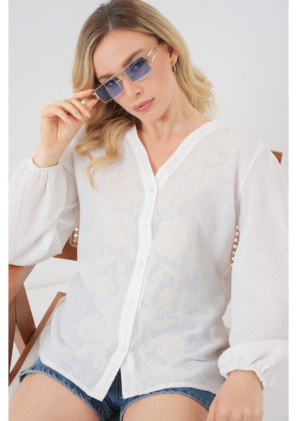 Kadın BDART İşlemeli V Yaka Düğmeli Bluz Natural
