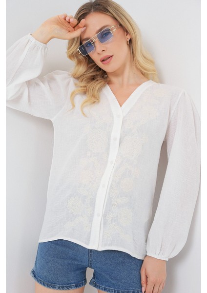 Kadın BDART İşlemeli V Yaka Düğmeli Bluz Natural modelleri