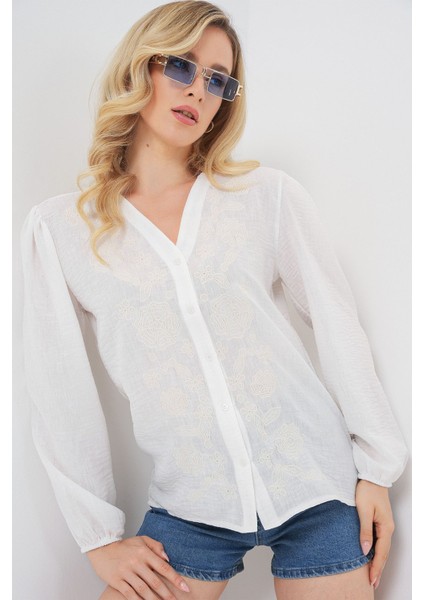Kadın BDART İşlemeli V Yaka Düğmeli Bluz Natural fırsatları