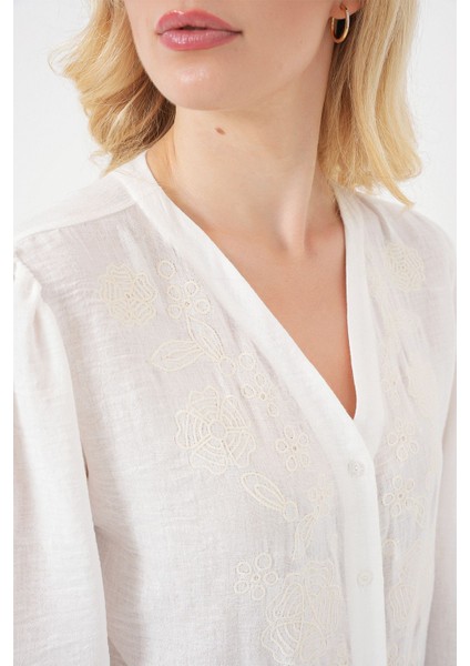 Kadın BDART İşlemeli V Yaka Düğmeli Bluz Natural indirimleri