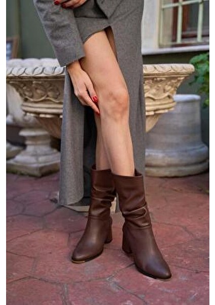Kahverengi Kadın Büzgü Detaylı Topuklu Kadın Çizme fırsatları