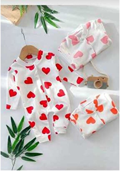 Kız Bebek Kalpli Baskılı Çıtçıtlı Yenidoğan Bebek Tulumu %100 Pamuk Esnek 1-3-6 Aylık