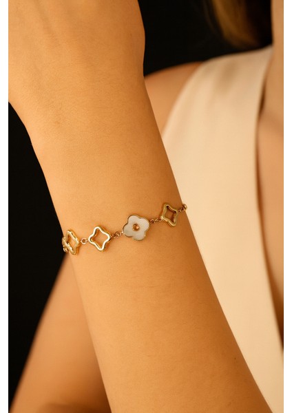 Kadın Beyaz Mineli Yonca Objeli Gold Renkli Çelik Bileklik
