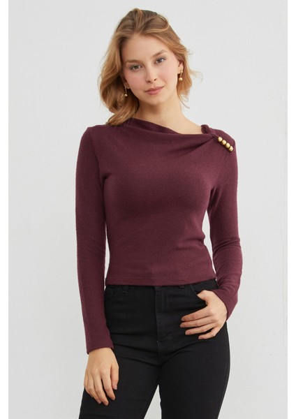 Omuz Aksesuarlı Degaje Yaka Bluz