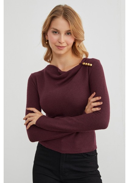 Omuz Aksesuarlı Degaje Yaka Bluz fiyatları