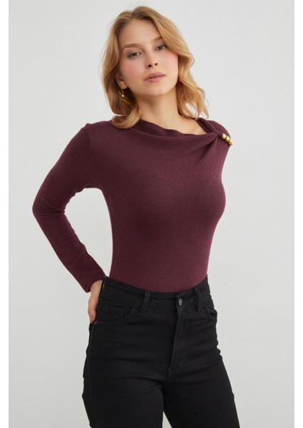 Omuz Aksesuarlı Degaje Yaka Bluz fırsatları