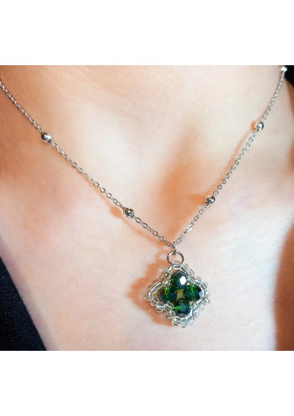 Koyu Yeşil Kristal Taşlı Yonca Kolye - Kadın Zarif Şık Takı Hediyelik Şans Kolyesi - Trend Minimalist Aksesuar Günlük Kombin ve Özel Gün Hediyesi - Yonca Şans Kolyesi fiyatları