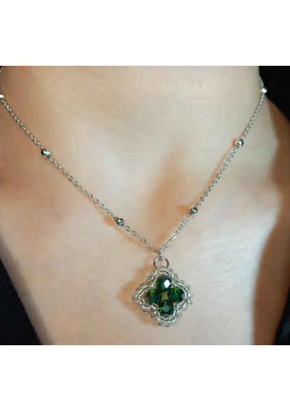 Koyu Yeşil Kristal Taşlı Yonca Kolye - Kadın Zarif Şık Takı Hediyelik Şans Kolyesi - Trend Minimalist Aksesuar Günlük Kombin ve Özel Gün Hediyesi - Yonca Şans Kolyesi modelleri