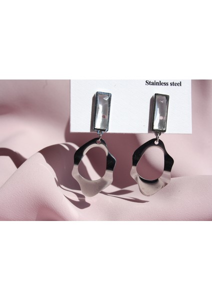 Taş Detaylı Damla Küpe fırsatları