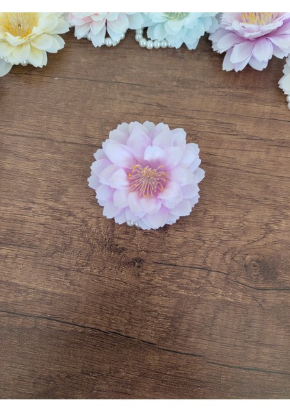 Nilüfer Çiçeği Figürlü Küçük Boy Incili Lastik Toka 1 Adet fiyatları