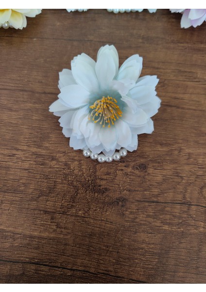 Nilüfer Çiçeği Figürlü Küçük Boy Incili Lastik Toka 1 Adet