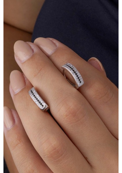 Siyah Taş Geçişli 3 Sıra Yarım Tur Gümüş Kadın Küpe