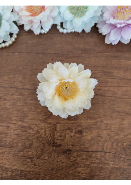 Nilüfer Çiçeği Figürlü Küçük Boy Incili Lastik Toka 1 Adet