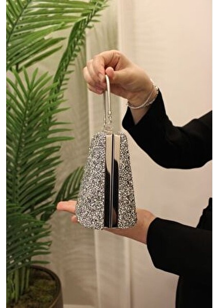 Gümüş Çift Yönlü Taşlı Oynar Saplı ve Zincir Askılı Abiye Çanta fırsatları