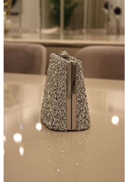 Gümüş Çift Yönlü Taşlı Oynar Saplı ve Zincir Askılı Abiye Çanta