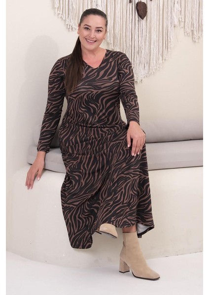Büyük Beden Tam Boy V Yaka Zebra Desenli Viskon Likralı Uzun Kol Elbise
