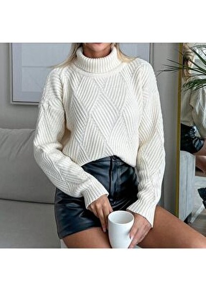 Kadın Baklava Desenli Boğazlı Ekru Triko Kazak fırsatları