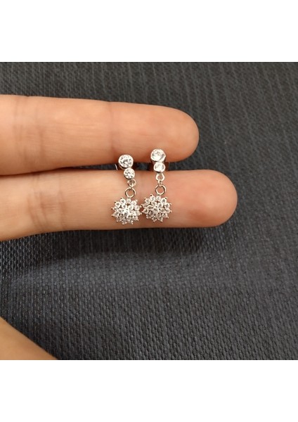 925 Ayar Gümüş Kadın Minimalist Tasarım Zirkon Taşlı Sallanır Küpe modelleri