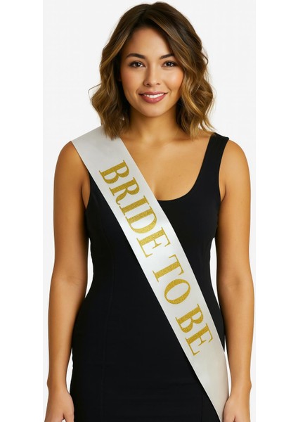 Beyaz Saten Üzerine Kalın Altın Yazılı Bride To Be Kuşağı 10 cm Genişlik (5263)
