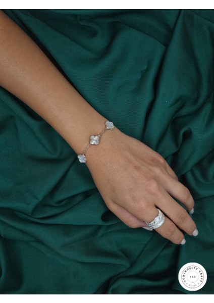 925 Ayar Gümüş Erkek ve Kadın Yonca Model Özel Kalem Işçilikli ve Beyaz Doğal Taşlı Bileklik - Van fiyatları