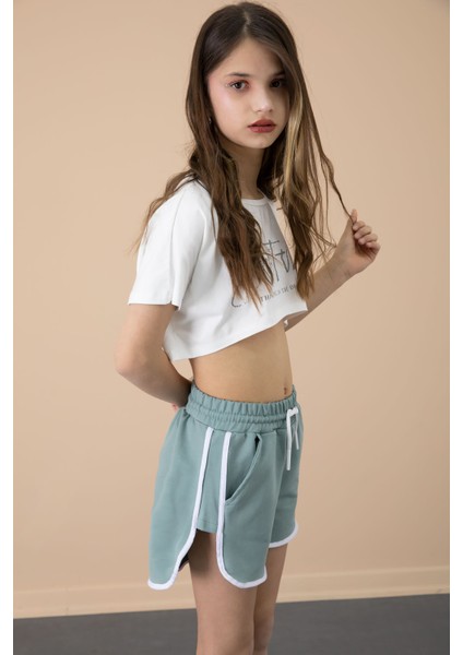 Yeşil Yanları Yırtmaçlı Çiçek Baskılı Beli Lastikli Kız Çocuk Şort 20741 fırsatları