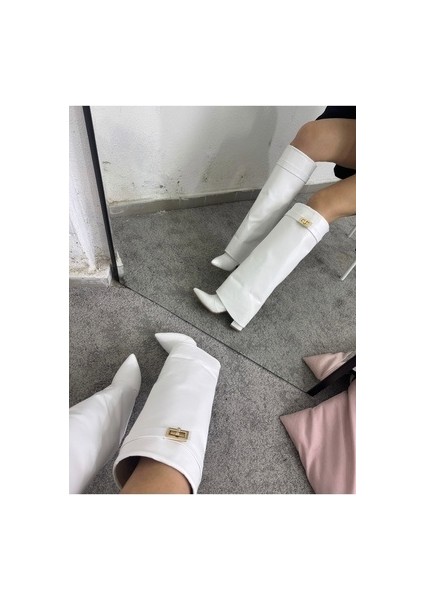 Volante Kadın Beyaz Topuklu Çizme Suni Deri Orta Boy Kalın Topuk ile Günlük Kullanım modelleri