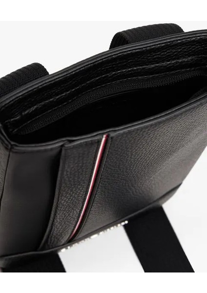 Tommy Hılfıger Erkek Marka Logolu Ayarlanabilir Omuz Askılı Şık Görünüşlü Gündelik Kullanıma Uygun Siyah Omuz Çantası AM0AM13633 Bds fiyatları