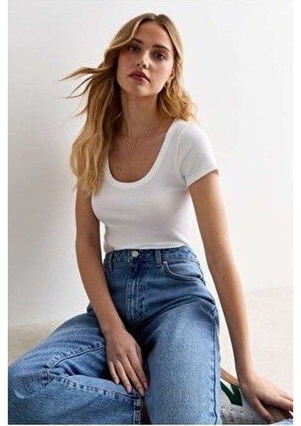 Kadın Beyaz Kare Yaka T-Shirt & Bluz , Likralı Fitilli Kaşkorse Kumaş