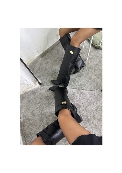 Volante Kadın Siyah Topuklu Çizme Suni Deri Orta Boy Kalın Topuk ile Şık Görünüm