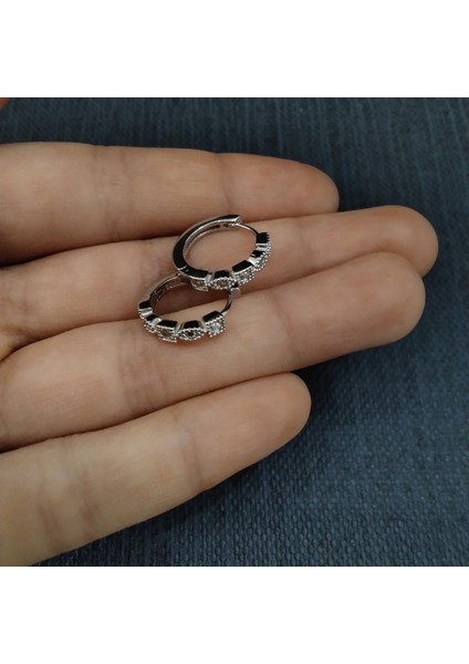 925 Ayar Gümüş Kadın Minimal Tasarım Zirkon Taşlı Küpe modelleri
