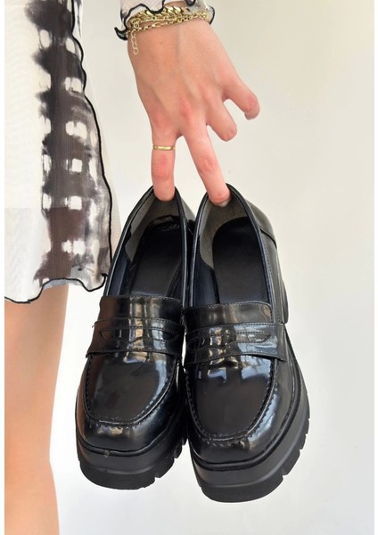 Janes Siyah Rugan Dolgu Topuk Ayakkabı modelleri