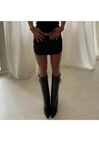 Siyah Tozluk Detaylı Topuklu Çizme fiyatları