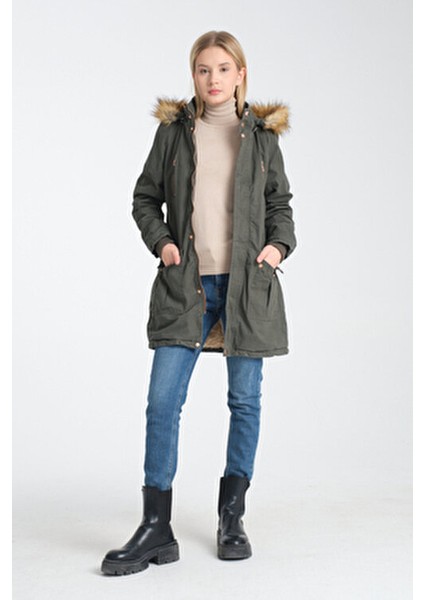 Kadın Yeşil Kapüşonu Çıkartılabilen Sıcak Tutacak Kürk Astarlı Kalın Kaban