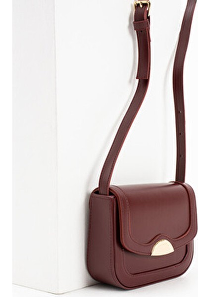 Kadın Klasik Görünümlü Gold Tokalı Zamansız Ayarlanabilir Çapraz Askılı Çanta fiyatları