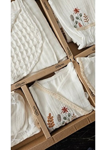 Kız Bebek Pamuklu Müslin Hastane Çıkışı 10LU Çiçek Nakışlı Set ile Şık Görünüm fiyatları