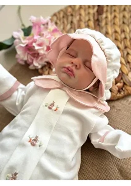 Pembe Çiçek Yakalı Tulum ve Şapkası / El Işlemesi Havuç Tavşan Serisi 1