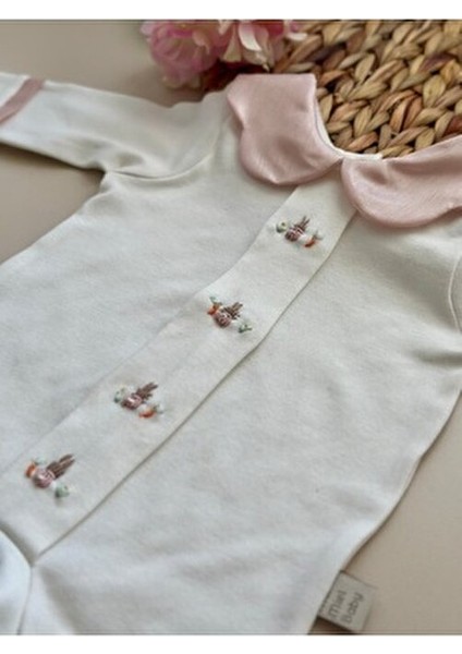 Pembe Çiçek Yakalı Tulum ve Şapkası / El Işlemesi Havuç Tavşan Serisi 1 modelleri