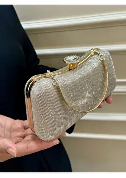 Kadın Simli Tutma Detaylı Uzun Zincir Askılı Abiye Çantası