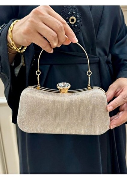 Kadın Simli Tutma Detaylı Uzun Zincir Askılı Abiye Çantası modelleri