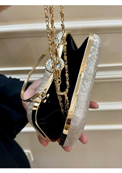 Kadın Simli Tutma Detaylı Uzun Zincir Askılı Abiye Çantası