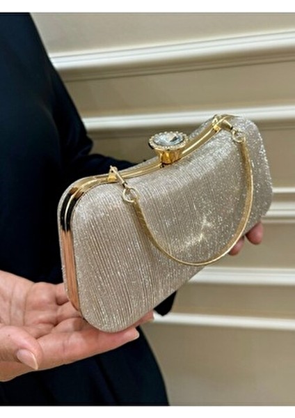 Kadın Simli Tutma Detaylı Uzun Zincir Askılı Abiye Çantası