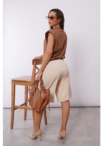 Bej Pileli Kadın Bermuda Şort MG2483