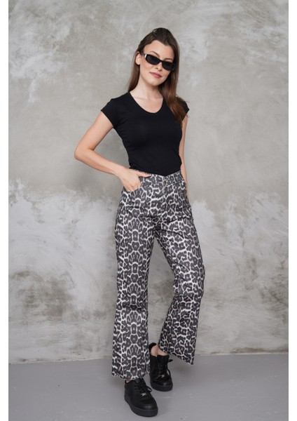 Leopar Desenli Boy Fit Kesik Paça Jean Leopar / 31