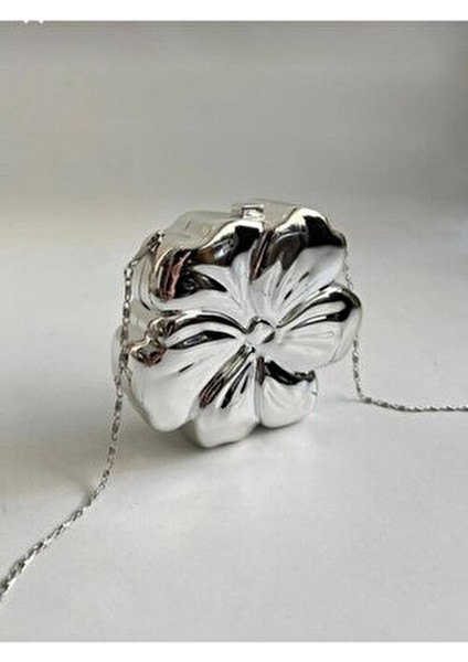 Kadın Metal Çiçek Model Abiye ve Özel Gün Portföy Zincir Askılı Çanta Gümüş