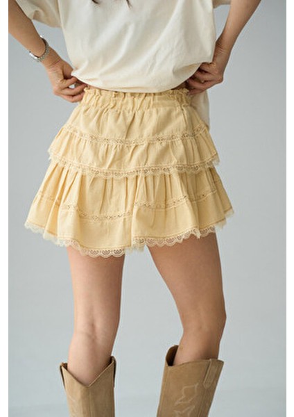 Kadın Sarı Fisto Detaylı Katlı Mini Şort Etek modelleri